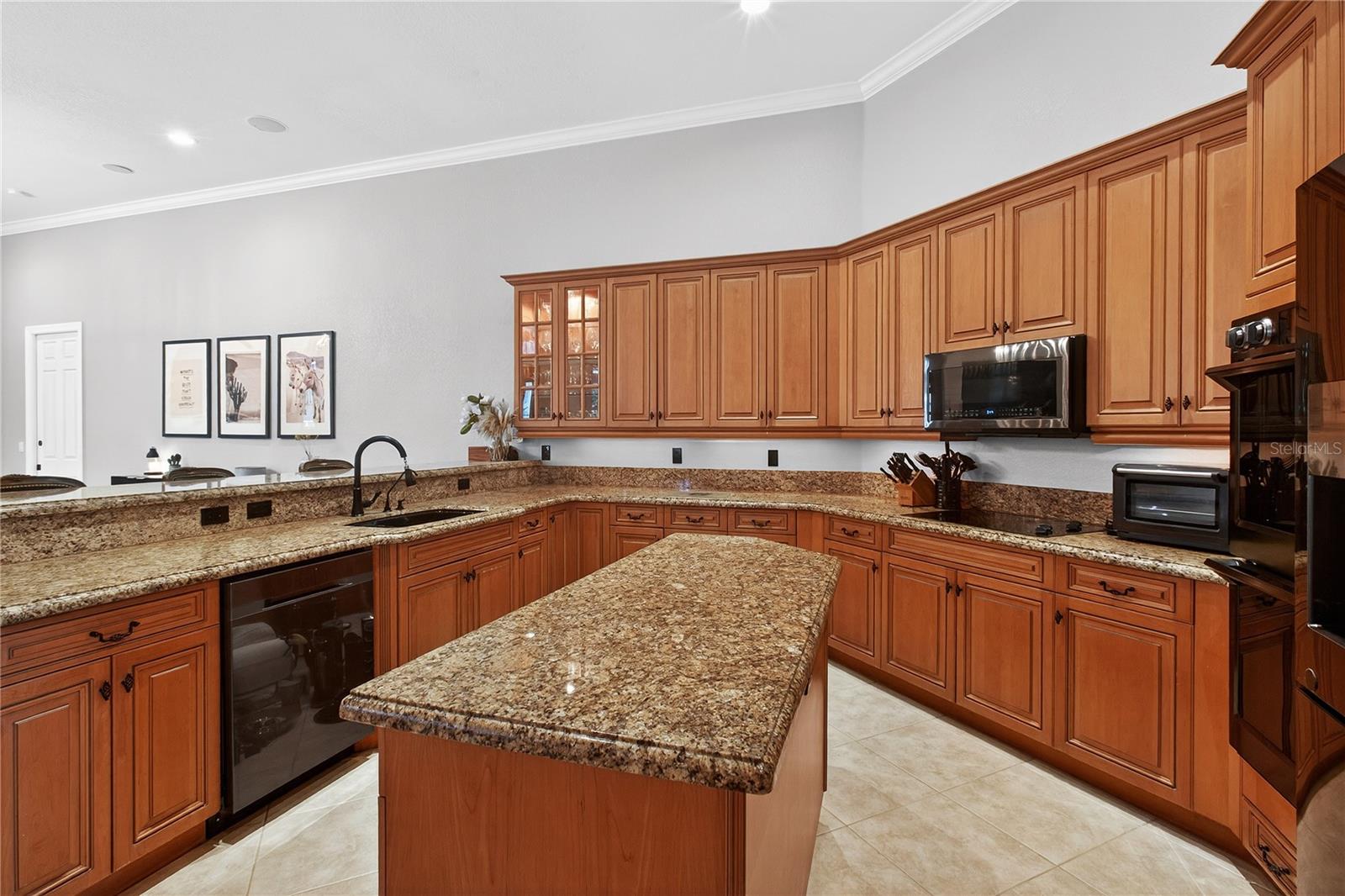 Listing photo id 9 for 5884 79th Way