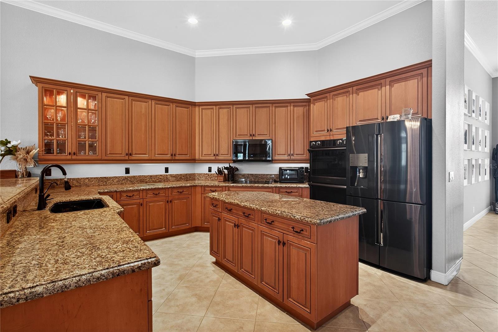 Listing photo id 10 for 5884 79th Way