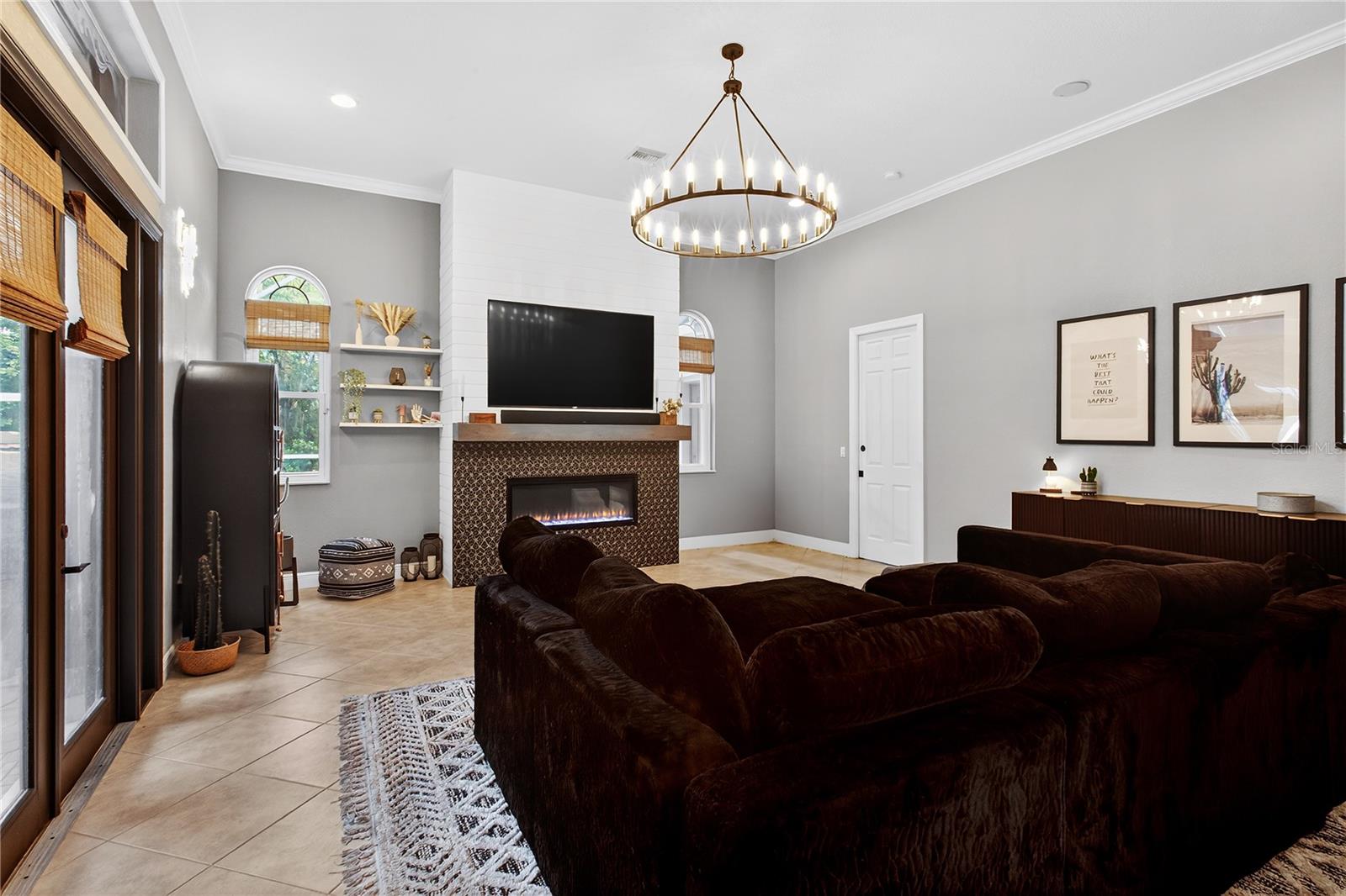 Listing photo id 11 for 5884 79th Way