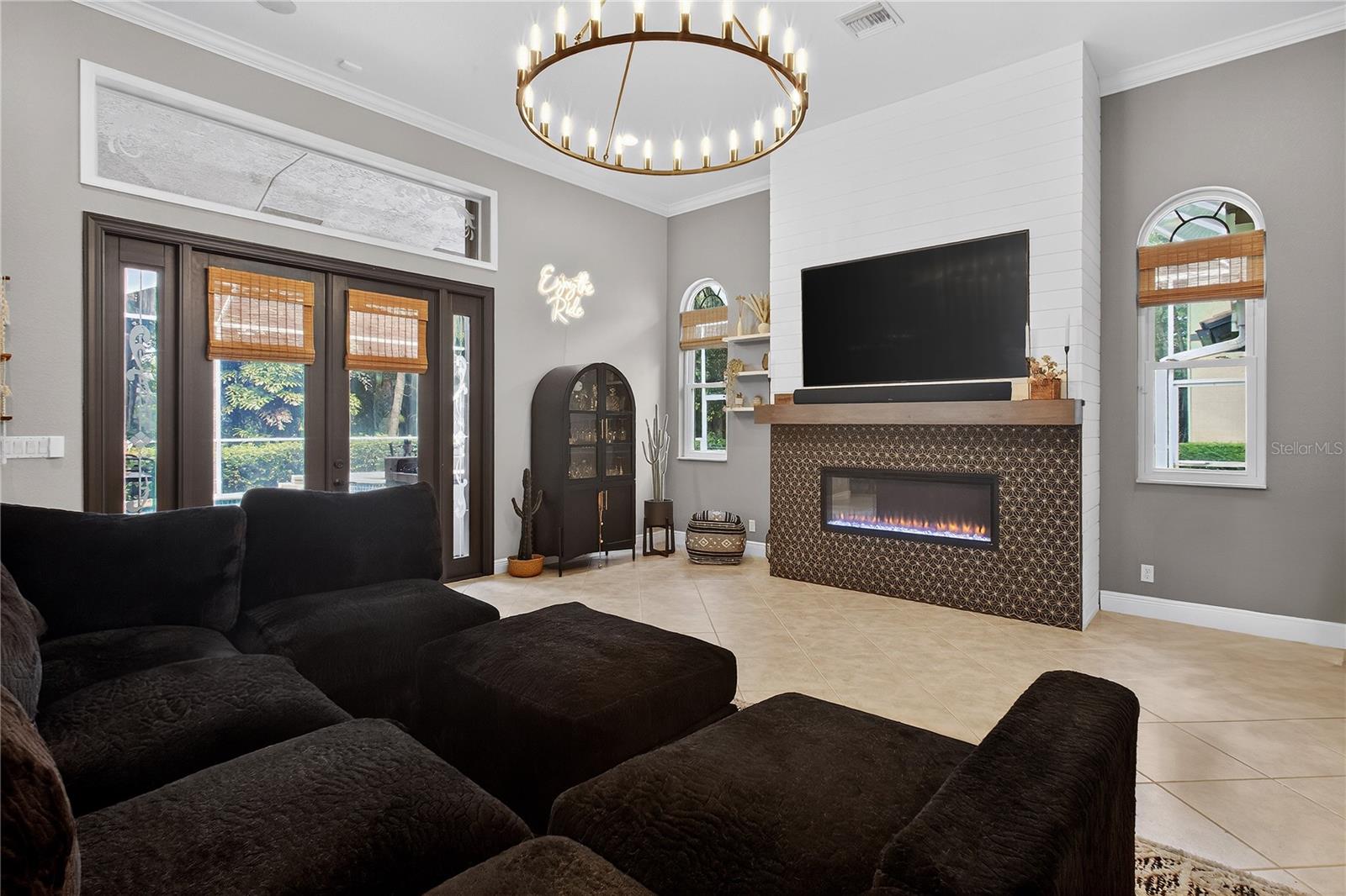 Listing photo id 12 for 5884 79th Way