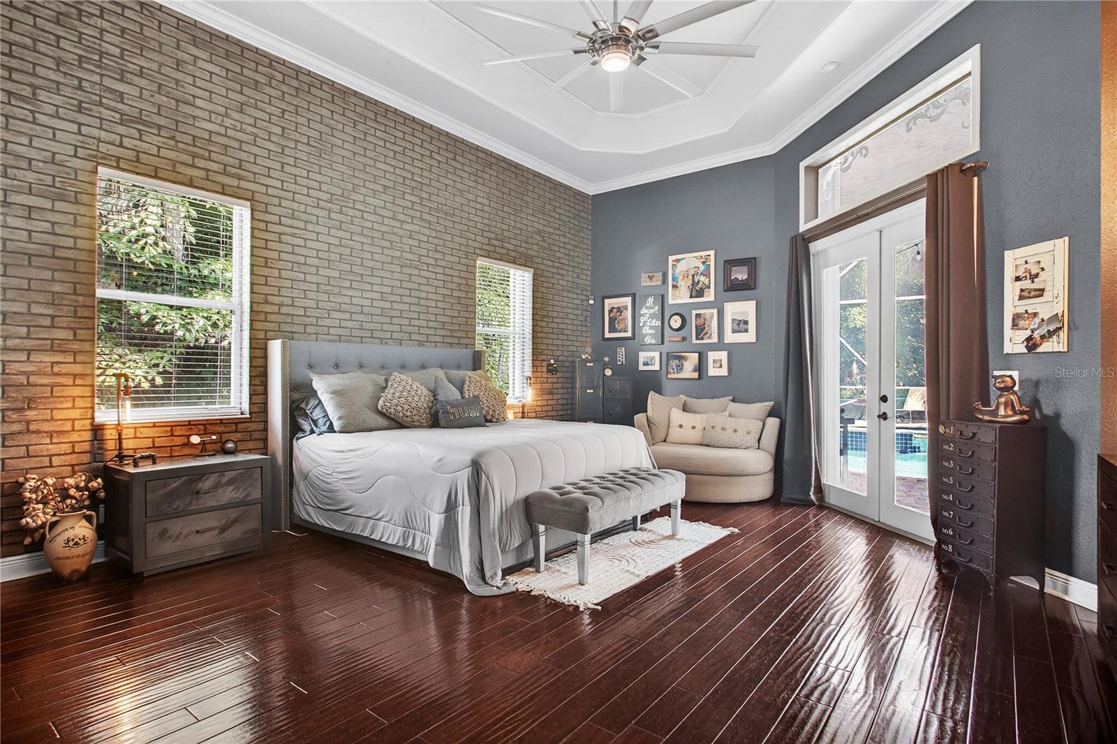 Listing photo id 13 for 5884 79th Way