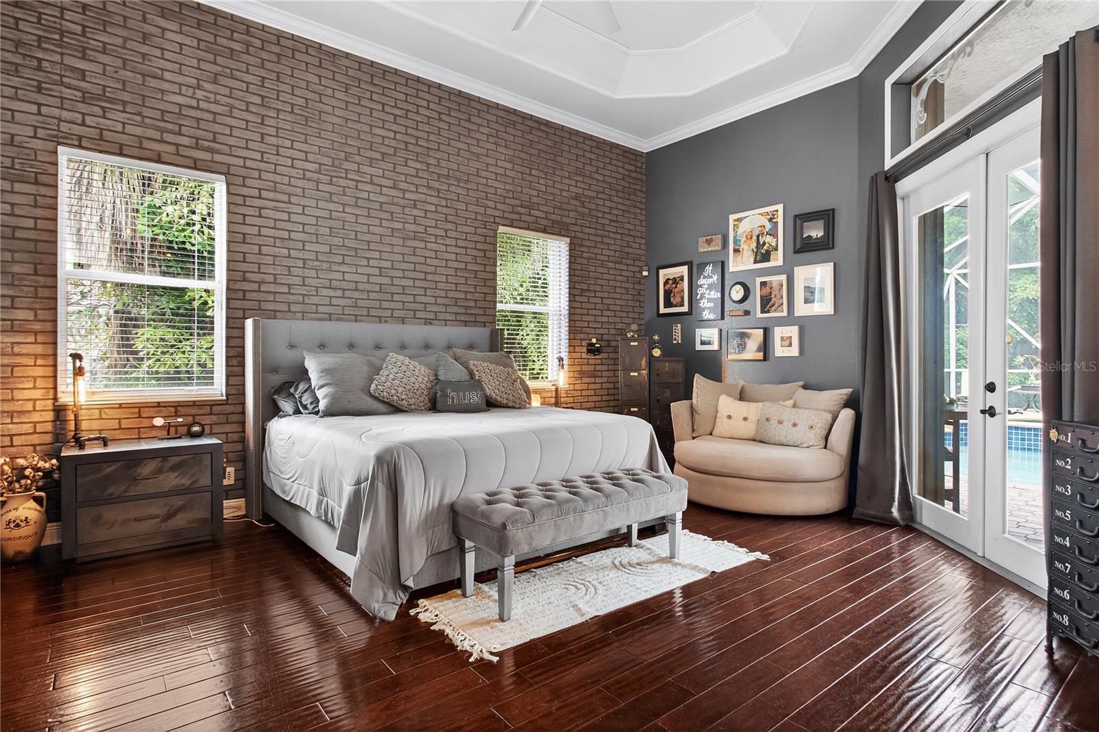 Listing photo id 14 for 5884 79th Way
