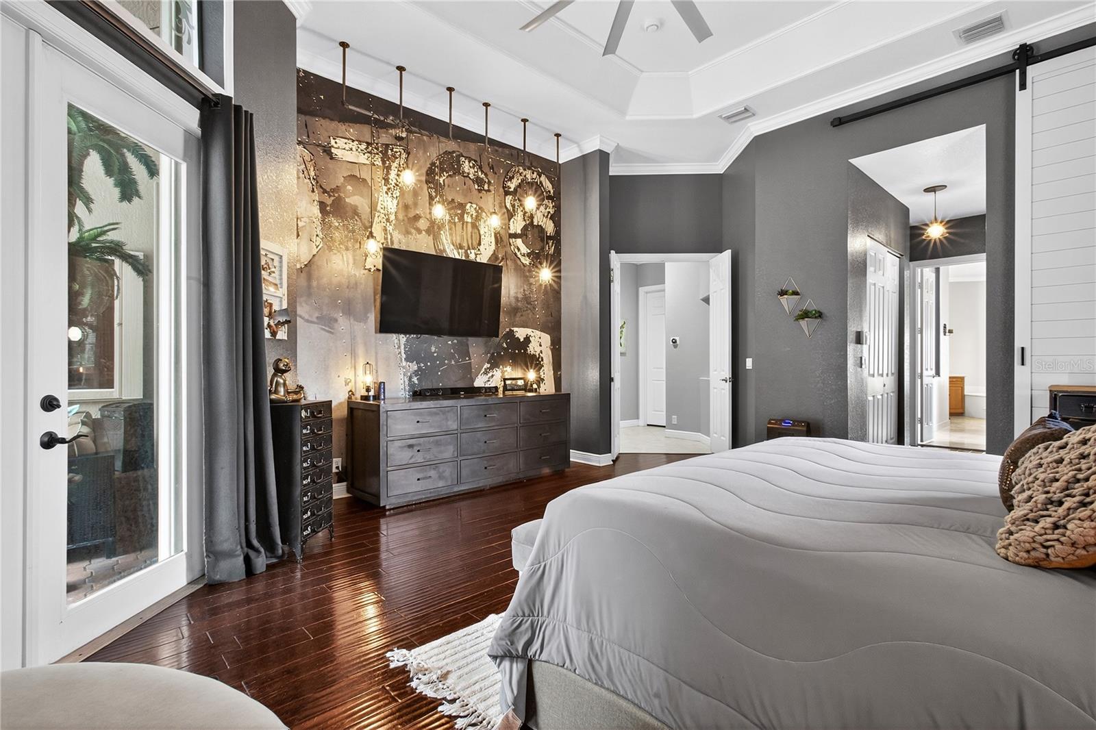 Listing photo id 15 for 5884 79th Way