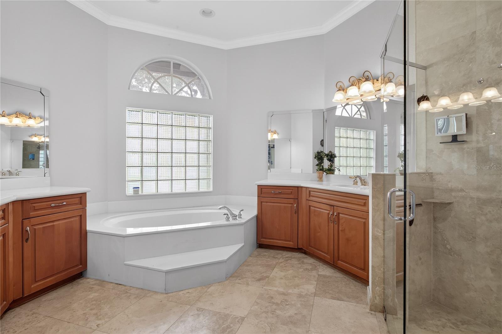 Listing photo id 17 for 5884 79th Way