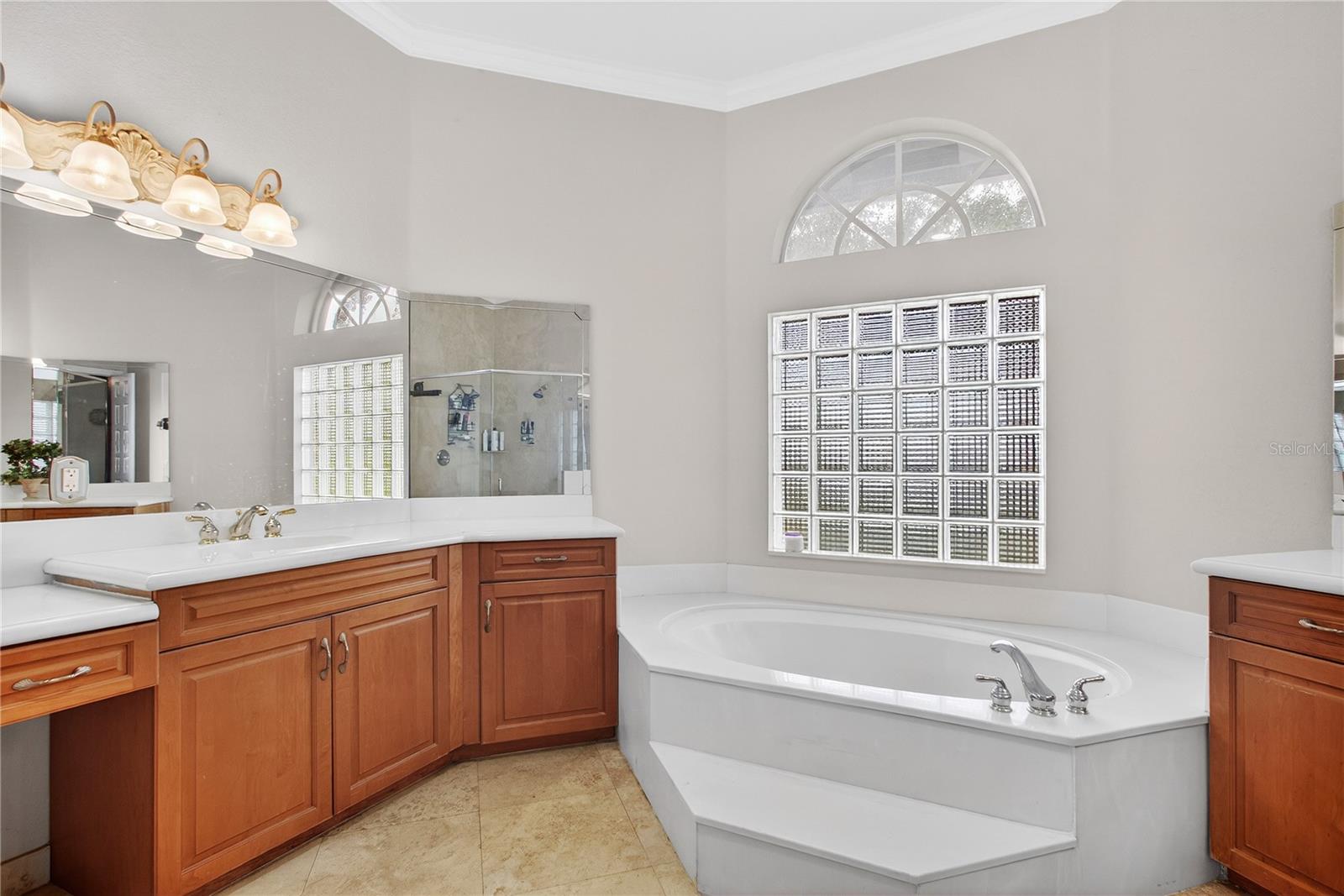 Listing photo id 18 for 5884 79th Way