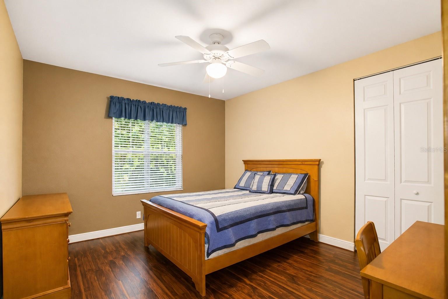 Listing photo id 19 for 5884 79th Way