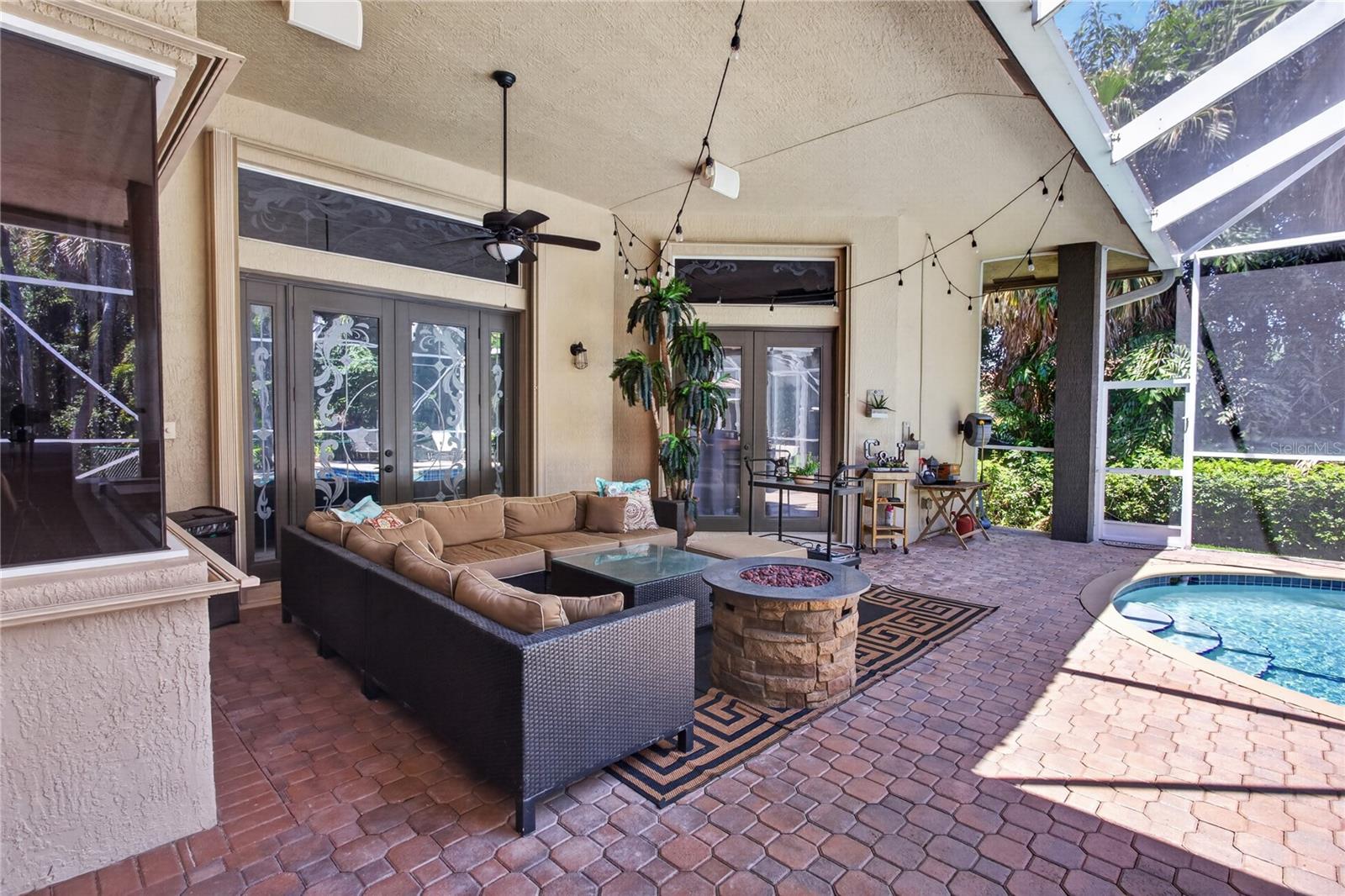 Listing photo id 21 for 5884 79th Way