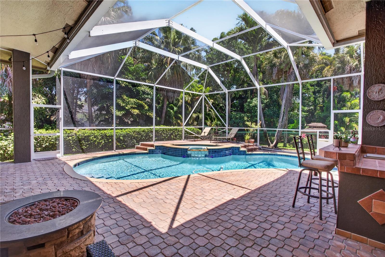 Listing photo id 22 for 5884 79th Way