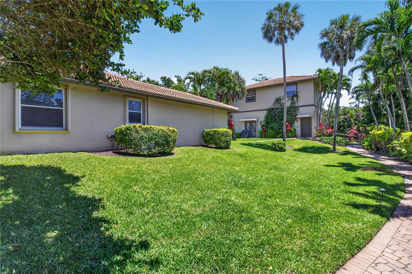 Listing photo id 25 for 5884 79th Way