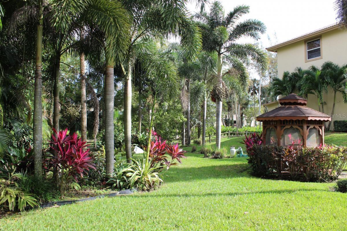 Listing photo id 26 for 5884 79th Way