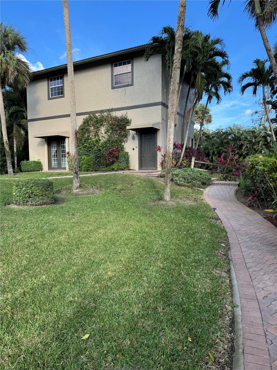 Listing photo id 27 for 5884 79th Way