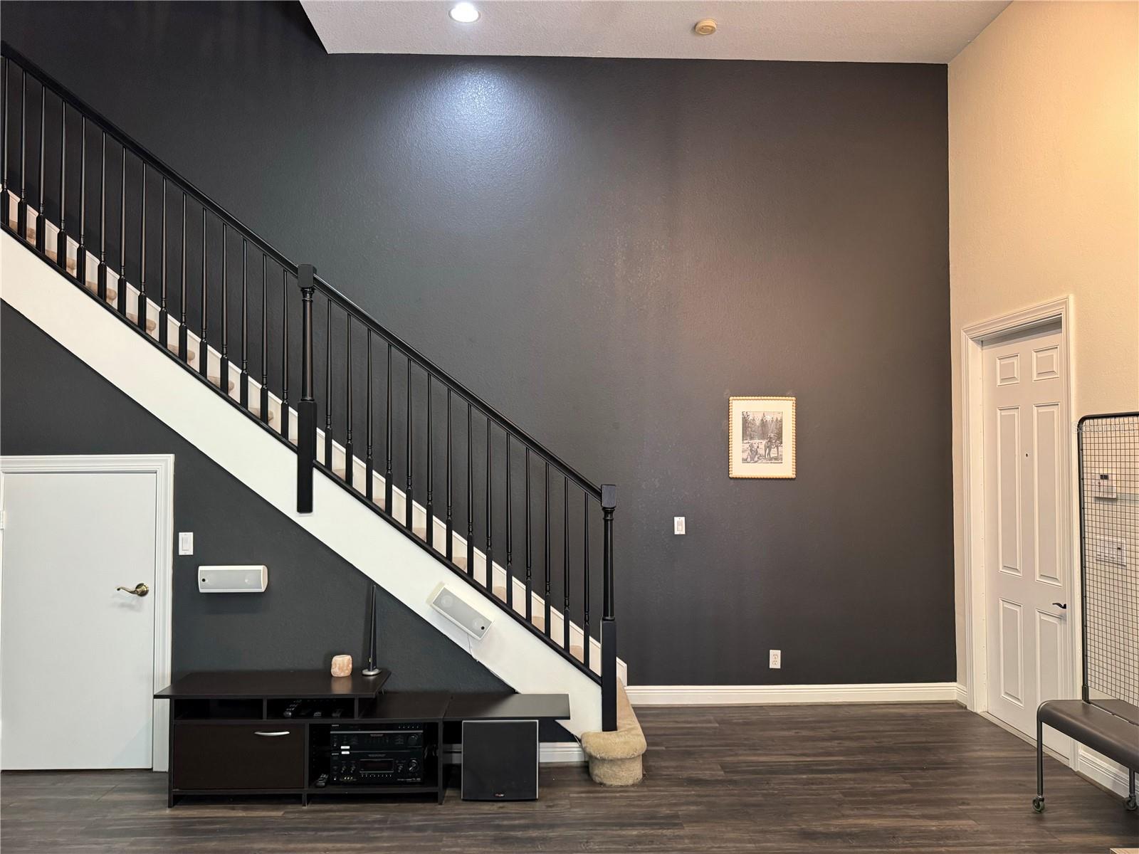 Listing photo id 28 for 5884 79th Way