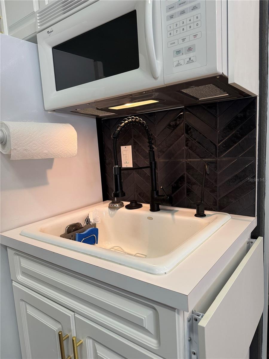 Listing photo id 34 for 5884 79th Way