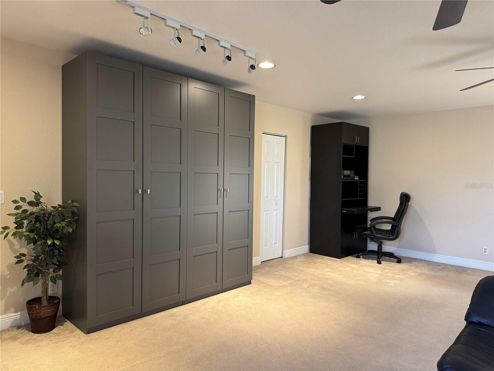 Listing photo id 44 for 5884 79th Way