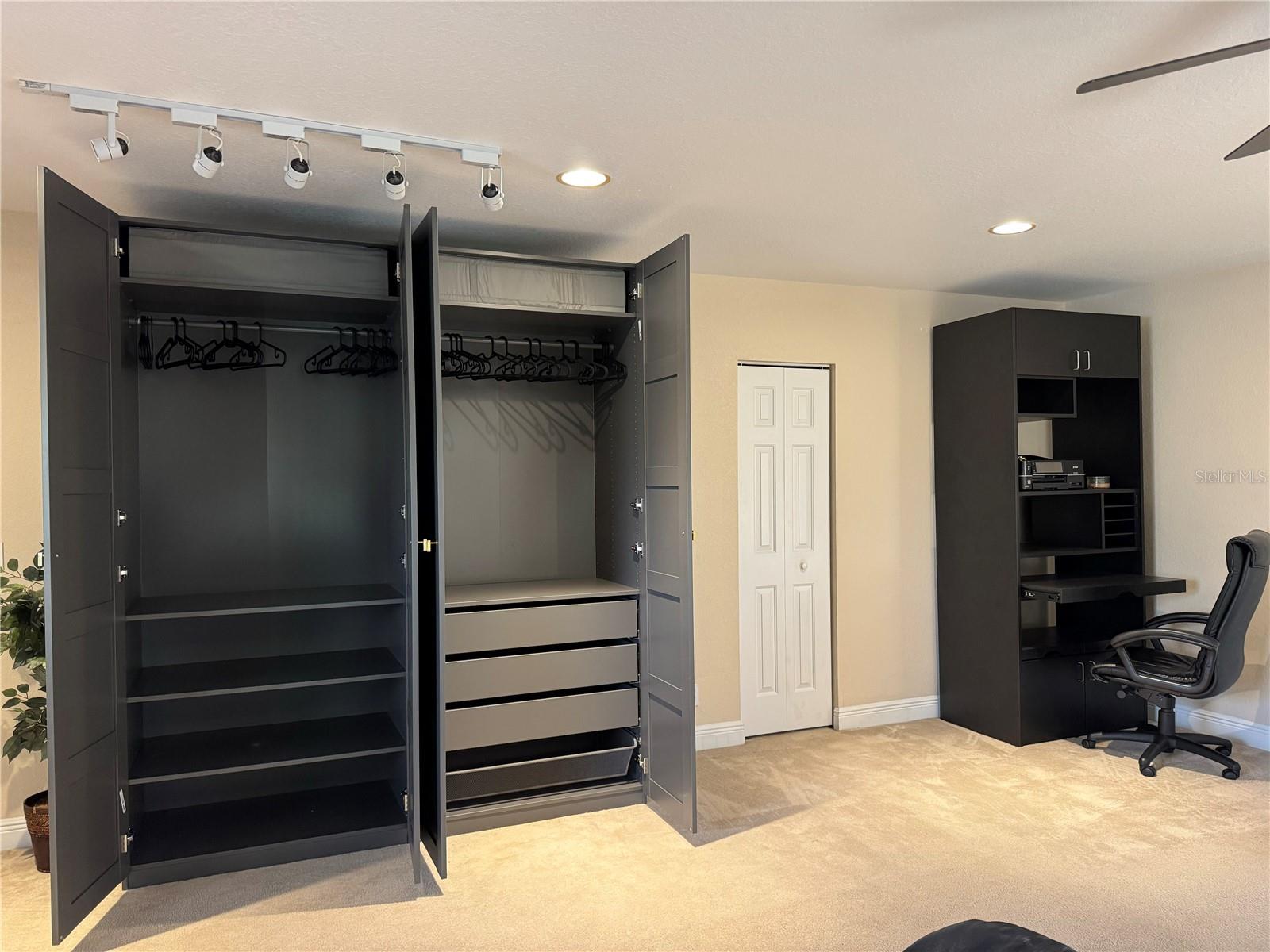 Listing photo id 45 for 5884 79th Way