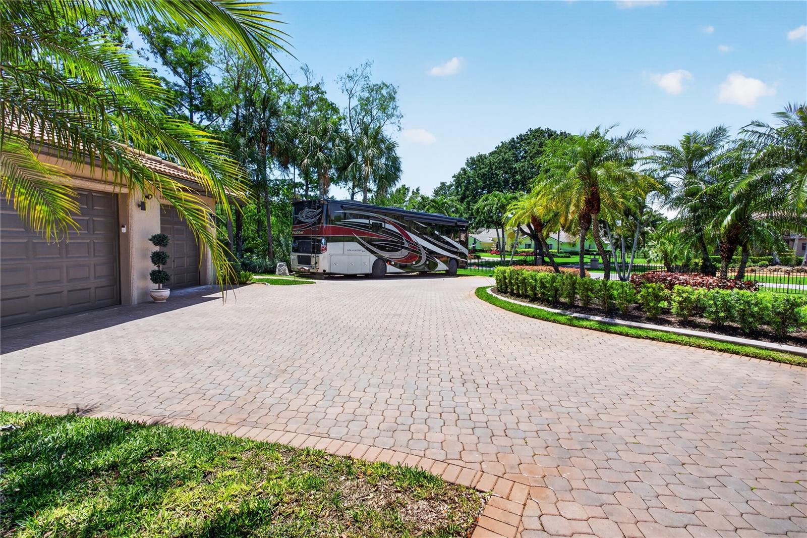 Listing photo id 50 for 5884 79th Way