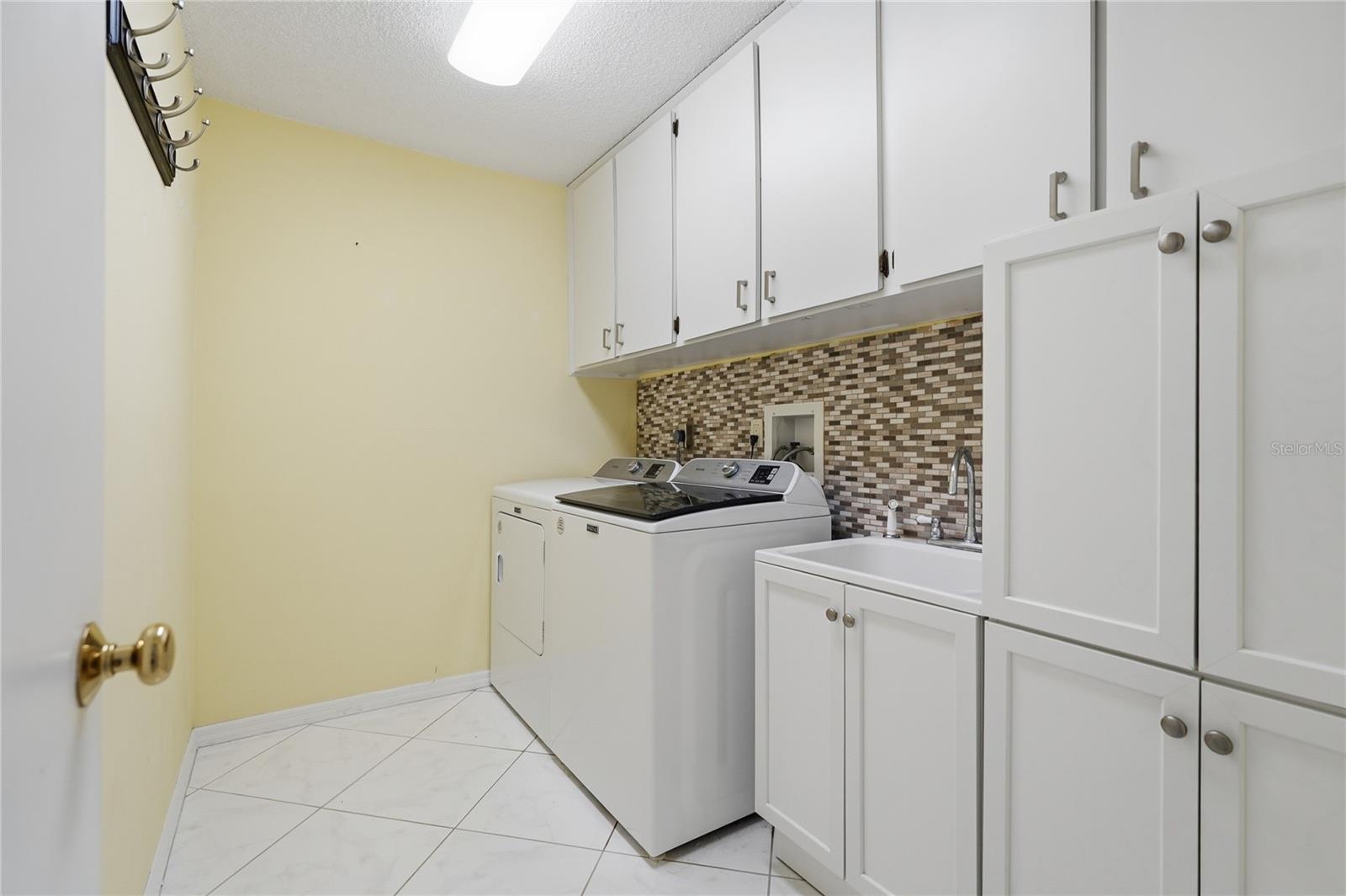 Image 32 of 48 For 3071 Bolt Drive