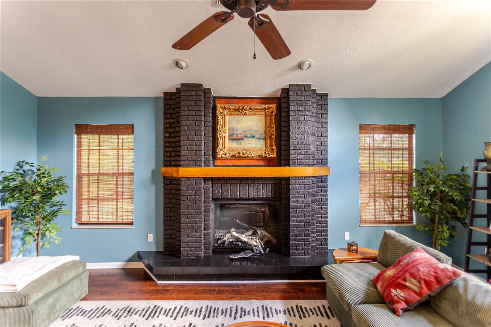 Image 18 of 52 For 14692 Linden Drive