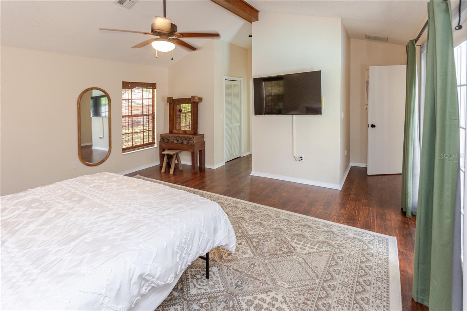 Image 21 of 52 For 14692 Linden Drive