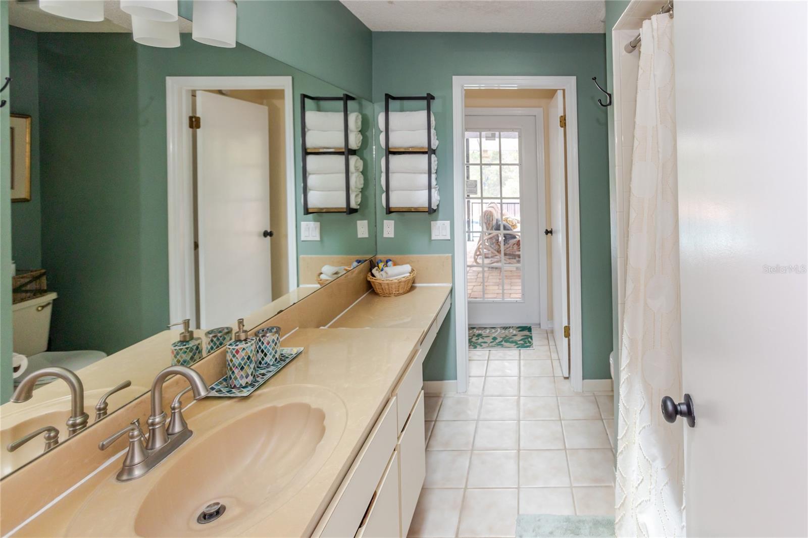 Image 23 of 52 For 14692 Linden Drive