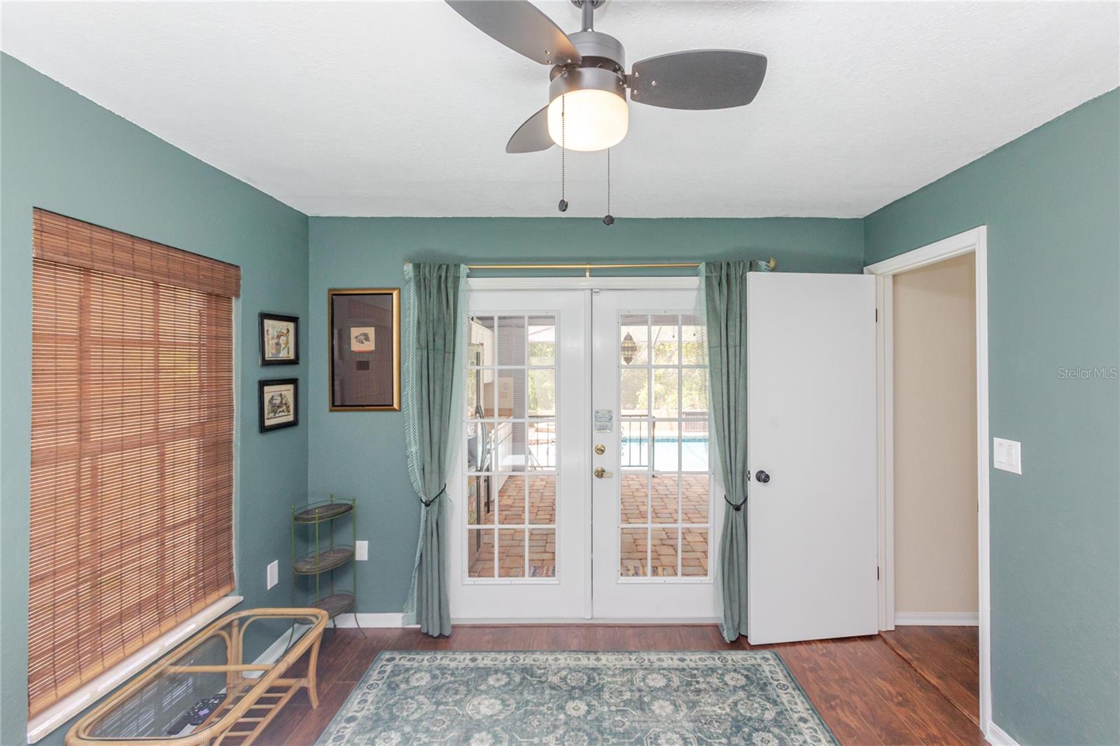 Image 27 of 52 For 14692 Linden Drive