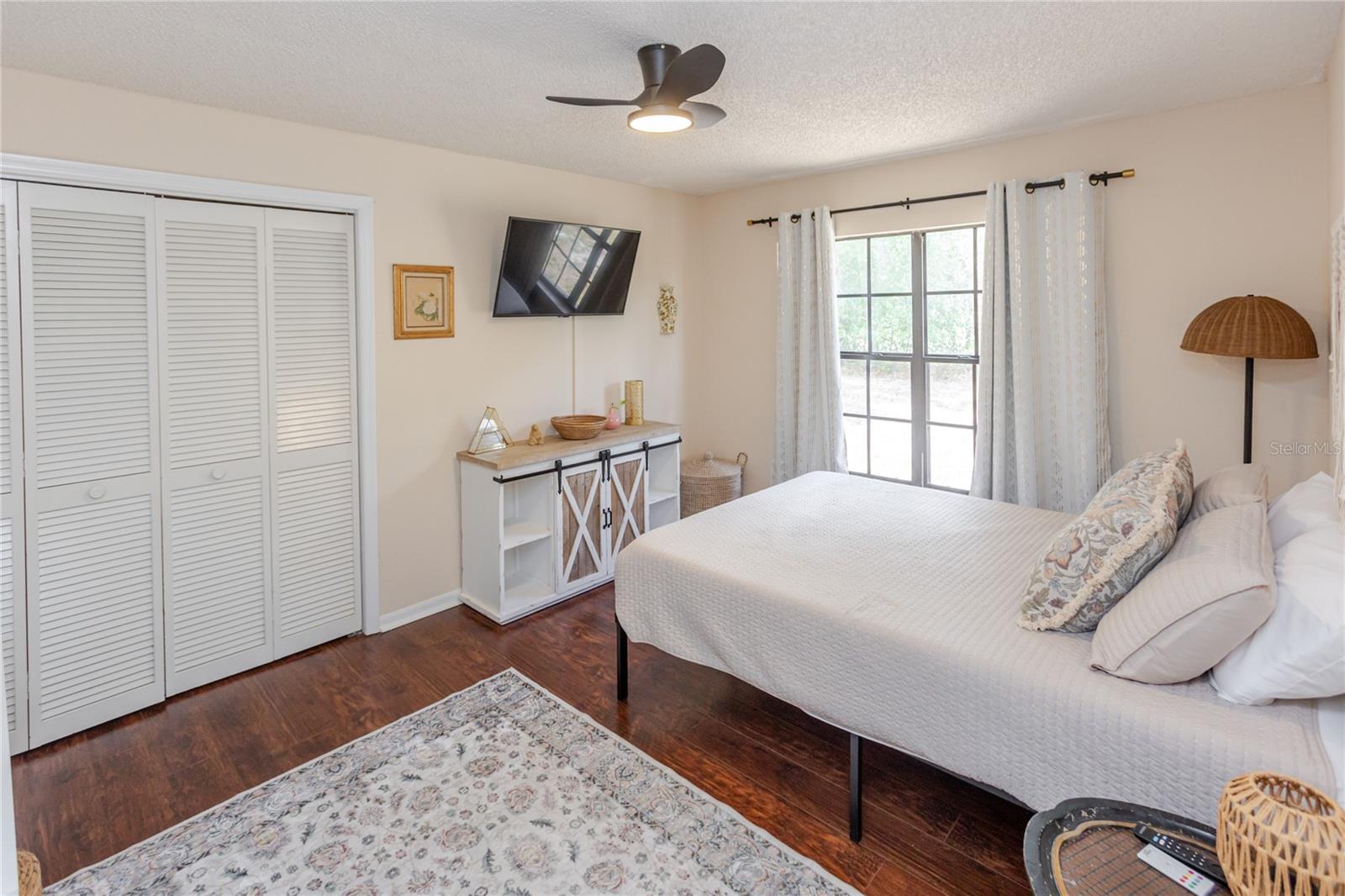 Image 29 of 52 For 14692 Linden Drive