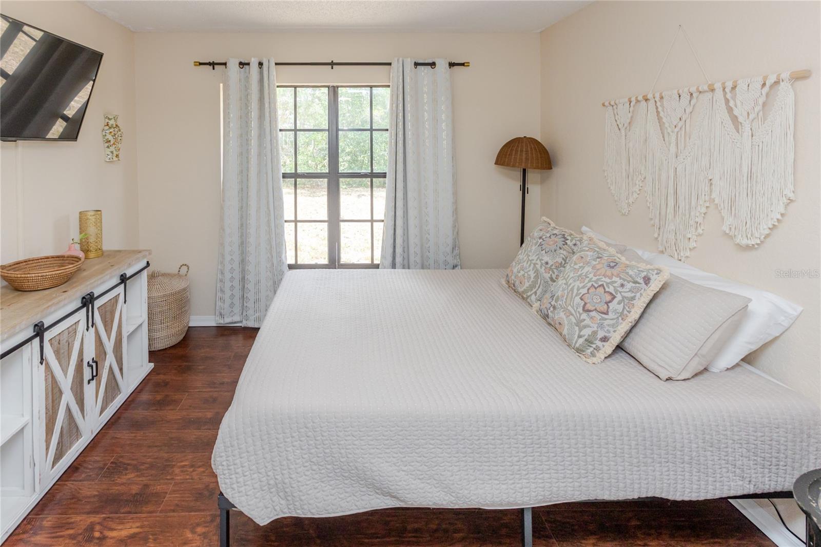 Image 30 of 52 For 14692 Linden Drive