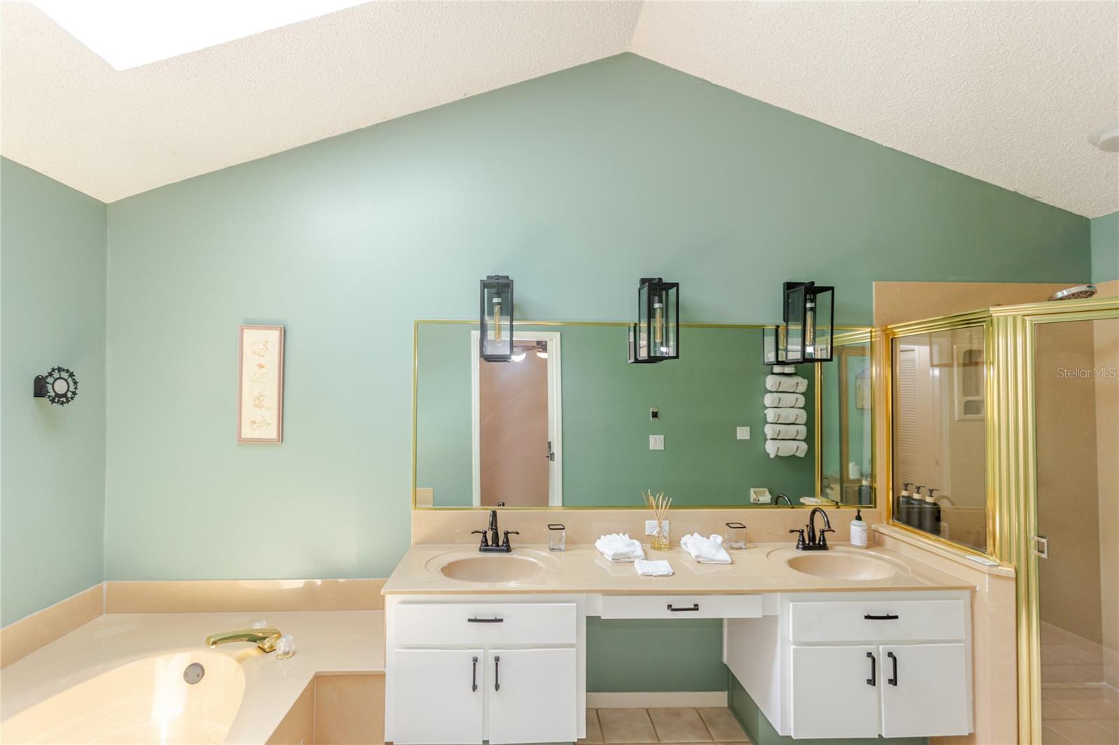 Image 32 of 52 For 14692 Linden Drive