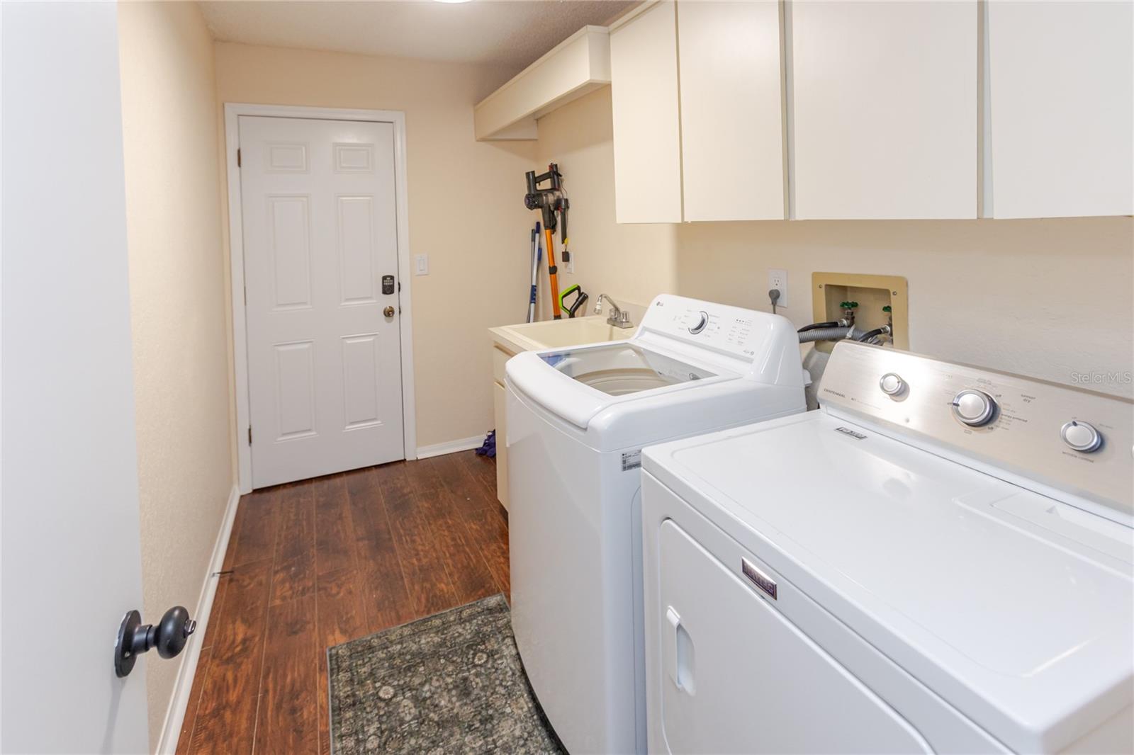 Image 34 of 52 For 14692 Linden Drive