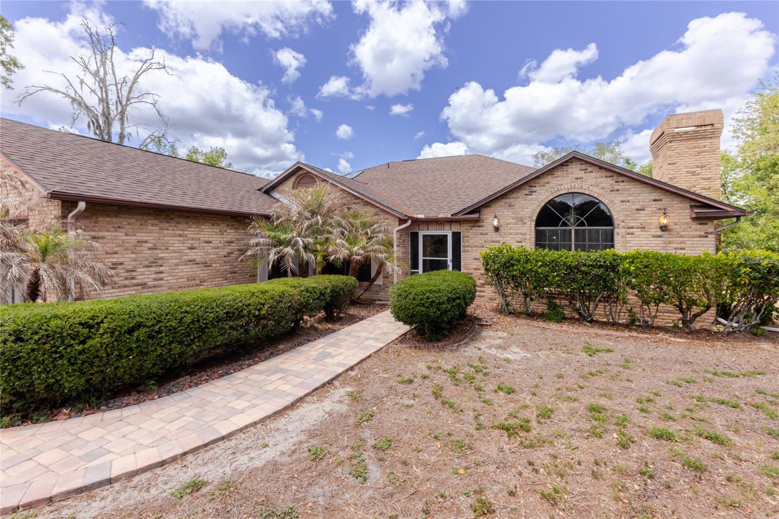Image 4 of 52 For 14692 Linden Drive