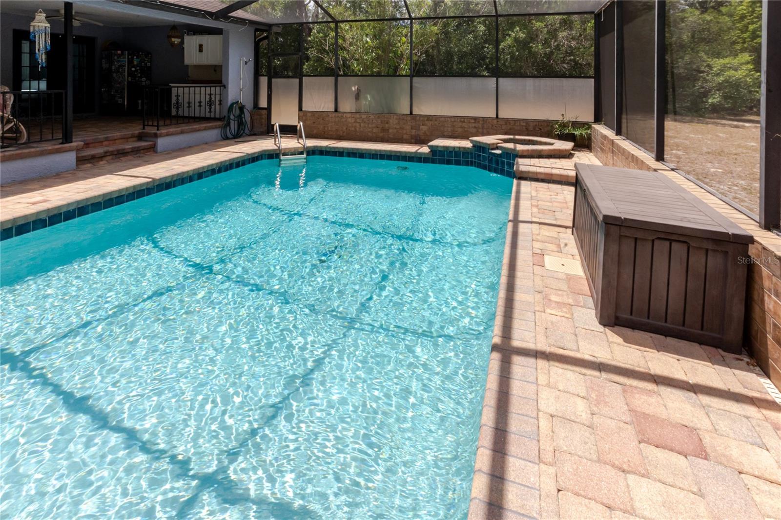 Image 43 of 52 For 14692 Linden Drive
