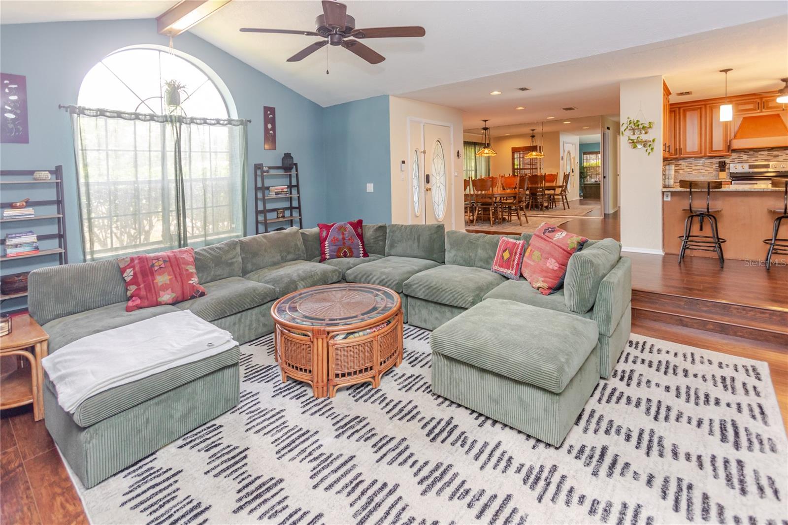 Image 7 of 52 For 14692 Linden Drive