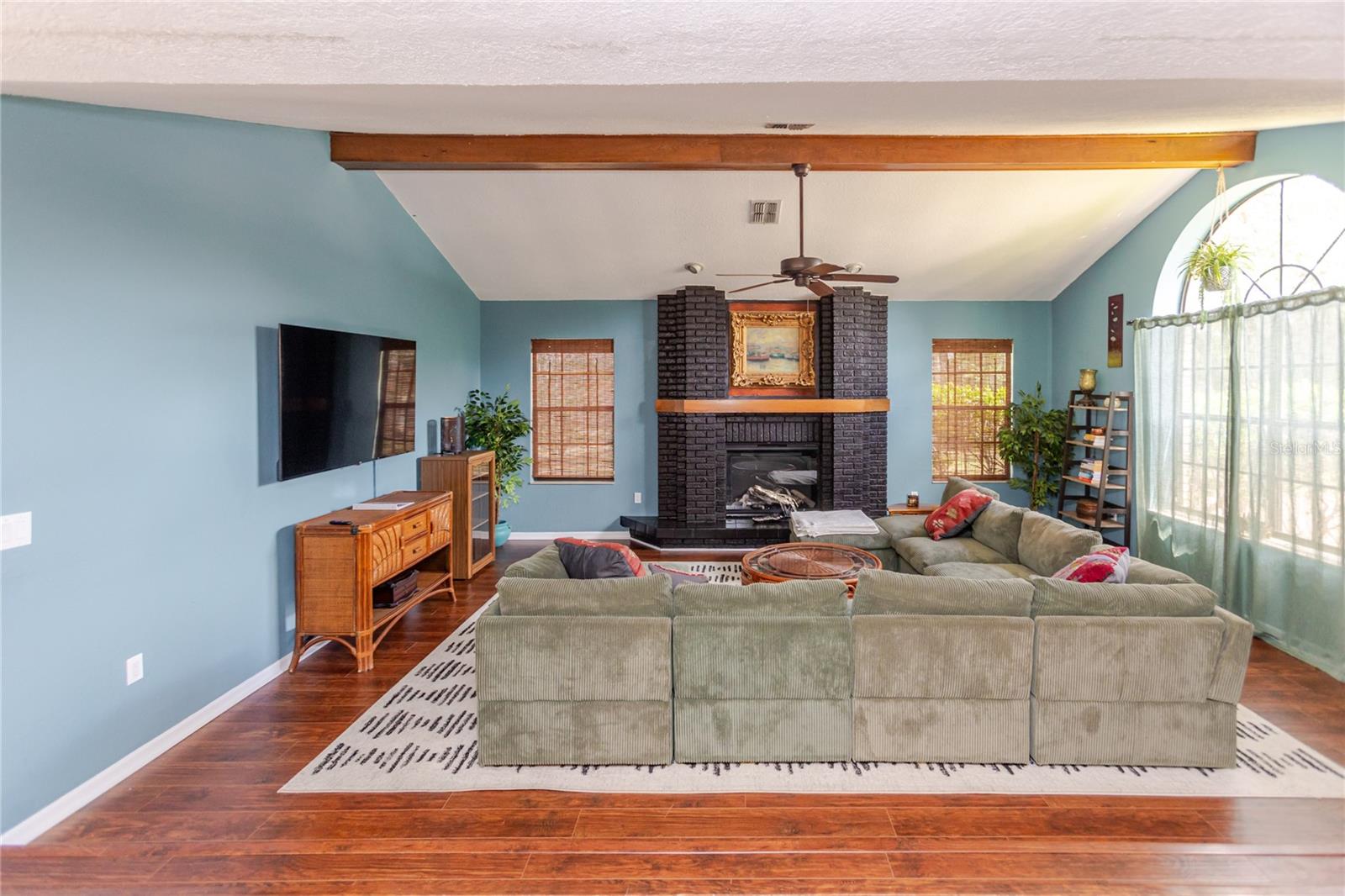 Image 8 of 52 For 14692 Linden Drive