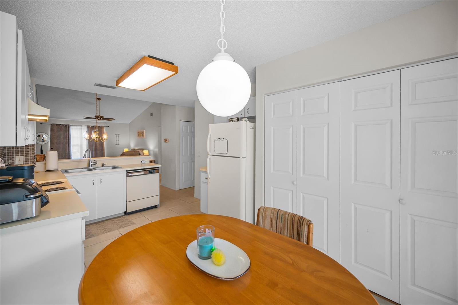 Image 14 of 73 For 7837 Hardwick Drive 327