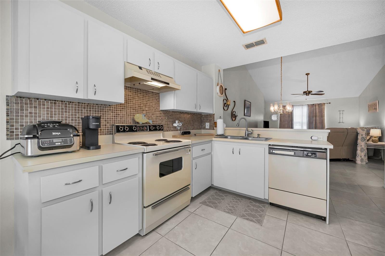 Image 16 of 73 For 7837 Hardwick Drive 327