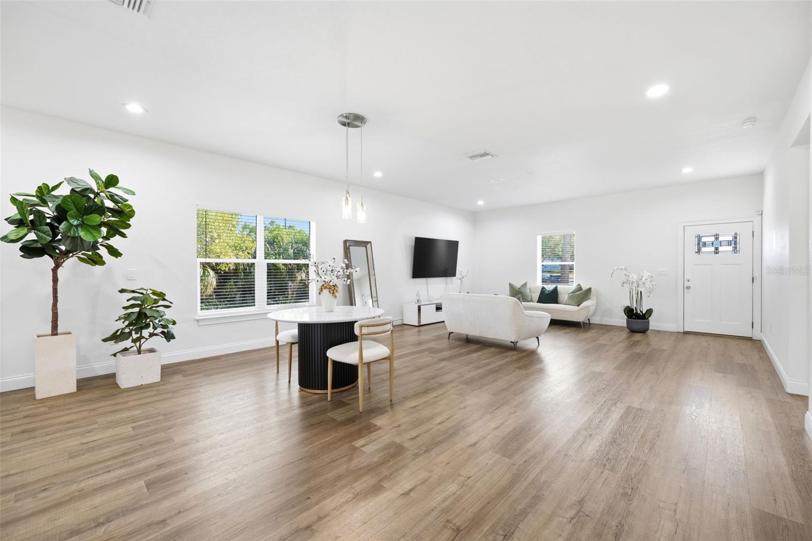 Image 42 of 49 For 524 Grosse Ave Avenue