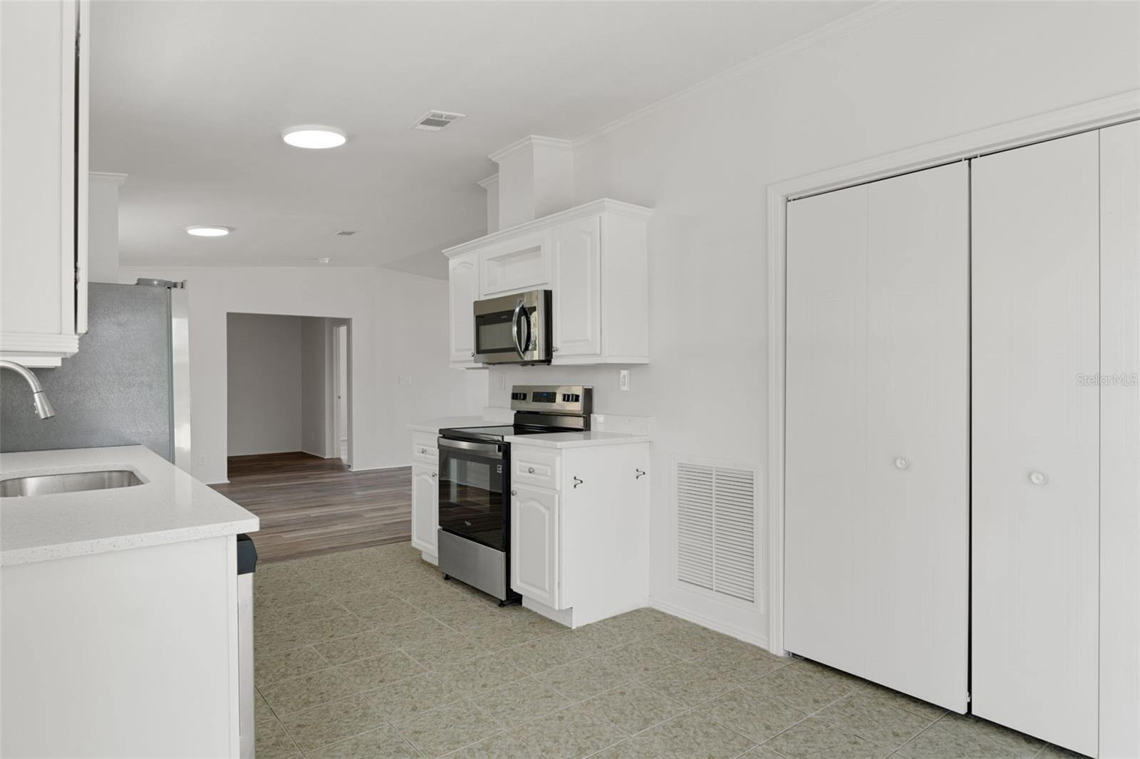 Image 18 of 52 For 9457 Scepter Avenue
