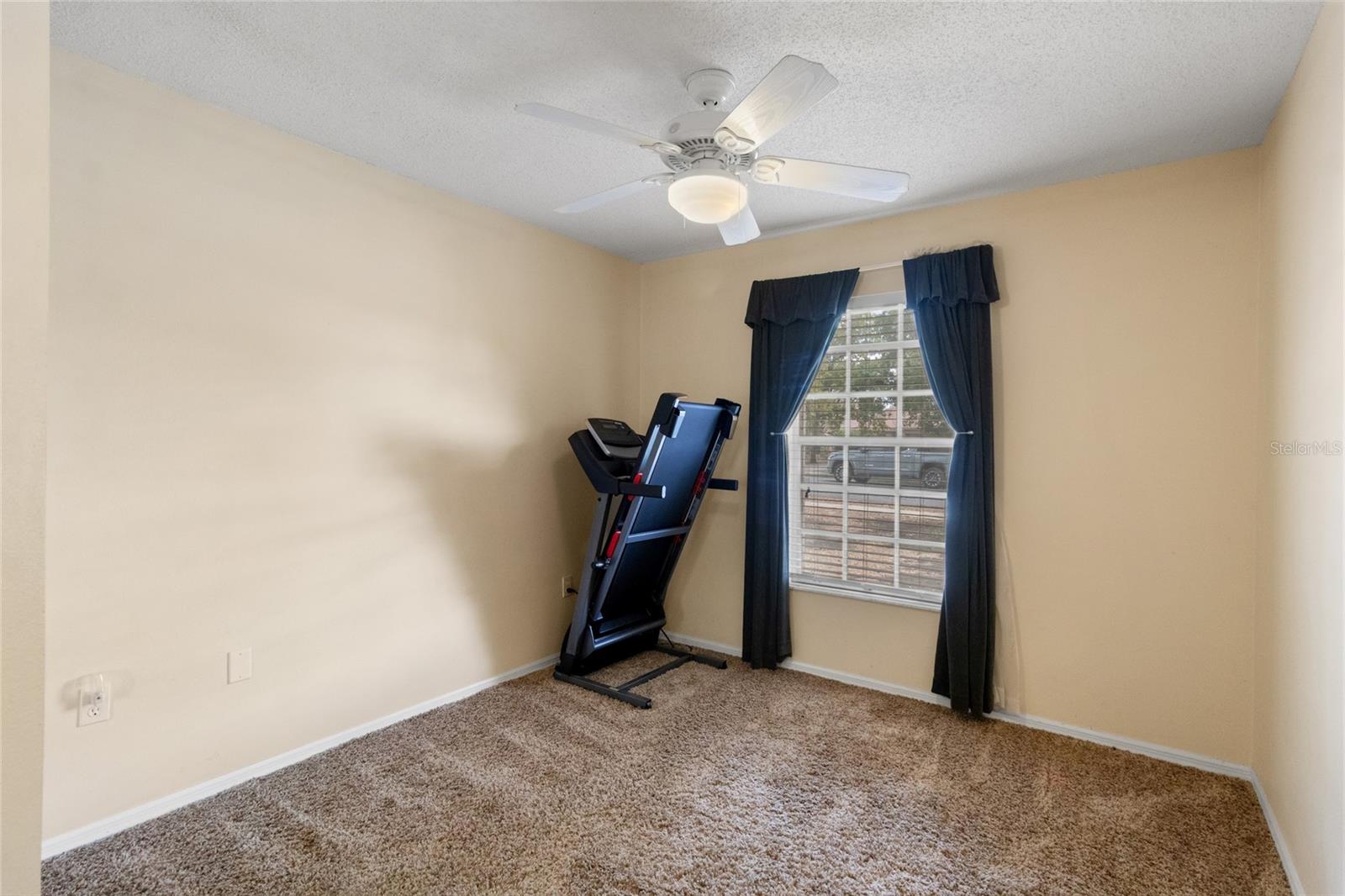 Listing photo id 12 for 8907 Whistler Way