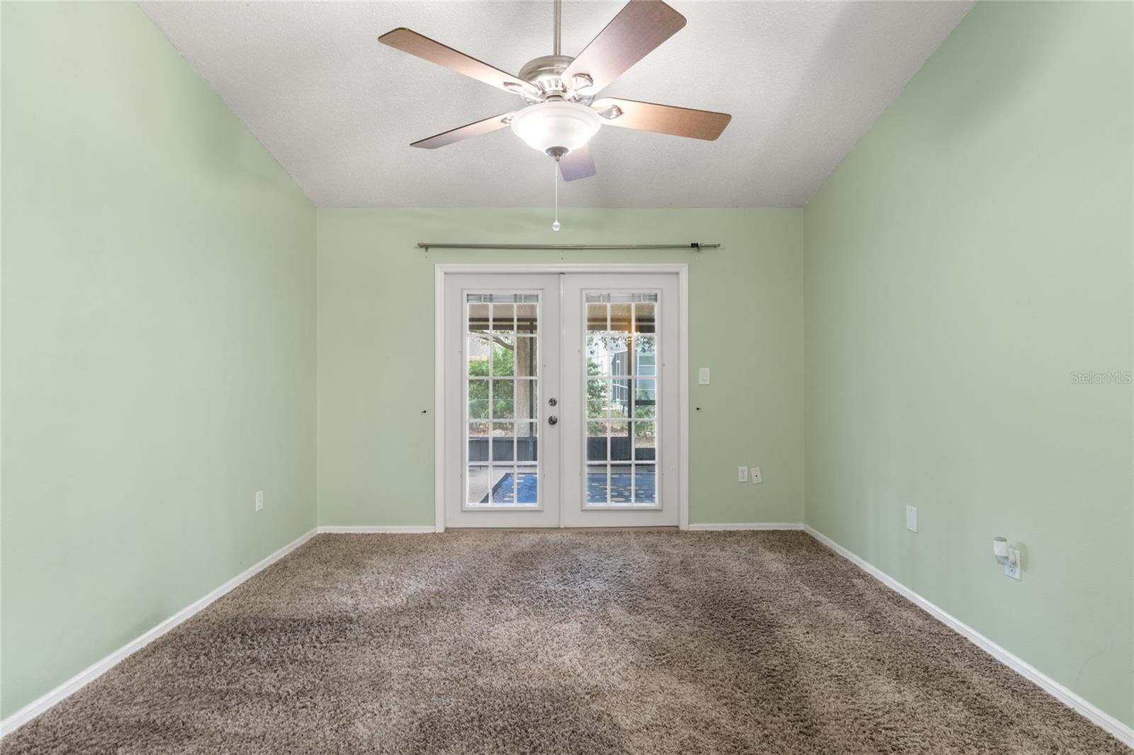 Listing photo id 16 for 8907 Whistler Way