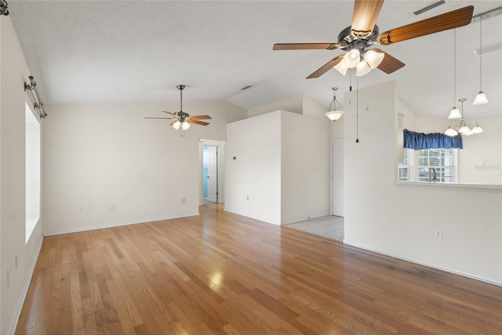 Listing photo id 2 for 8907 Whistler Way
