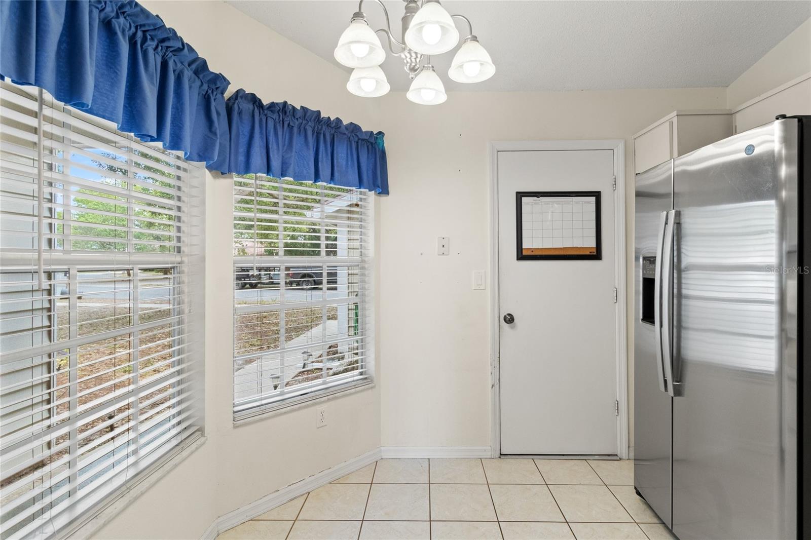 Listing photo id 4 for 8907 Whistler Way