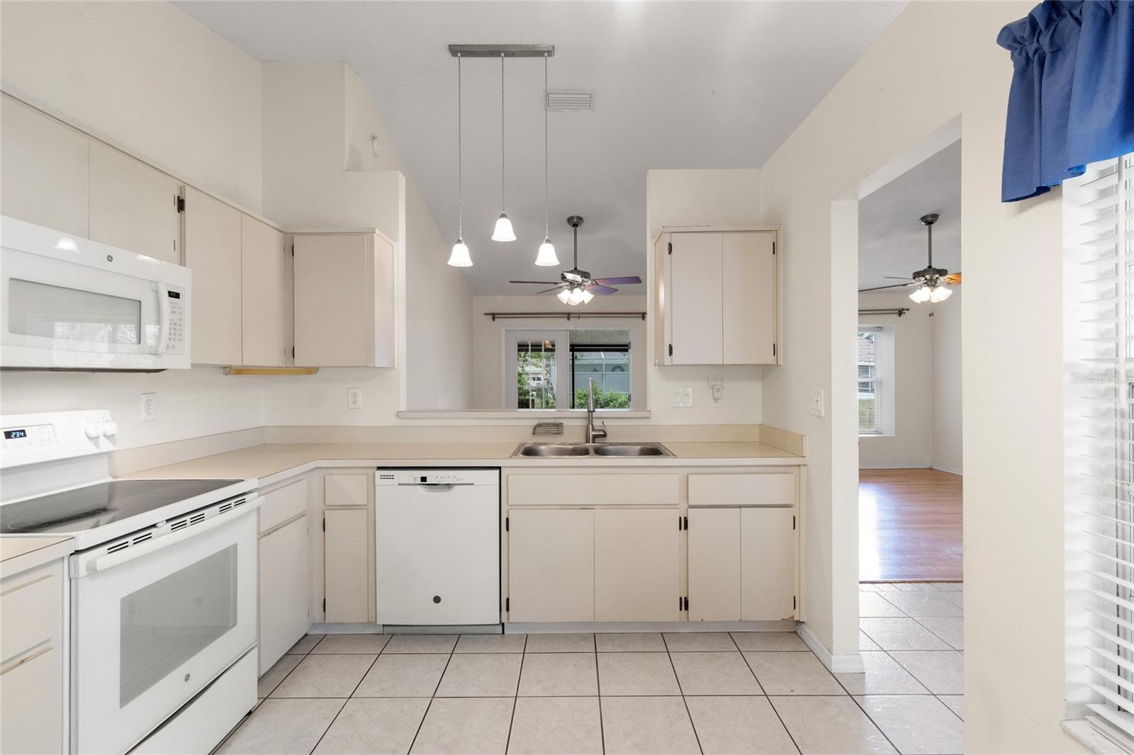 Listing photo id 5 for 8907 Whistler Way