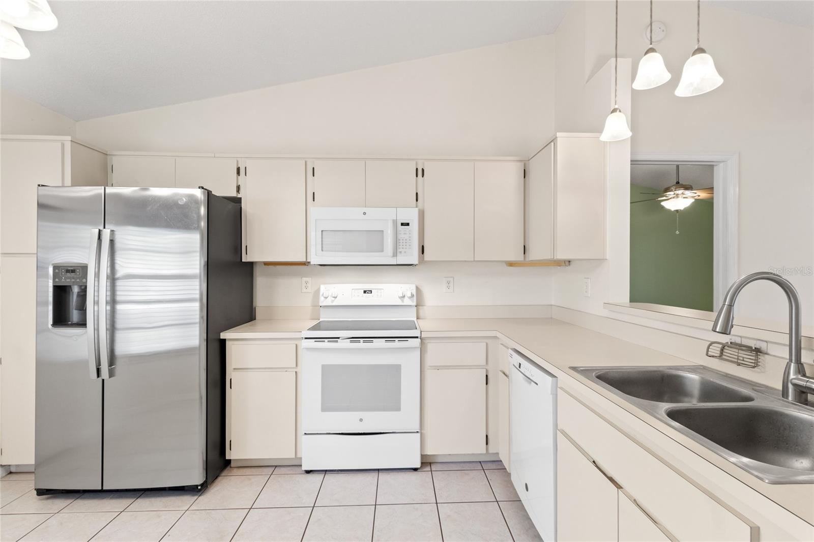 Listing photo id 6 for 8907 Whistler Way