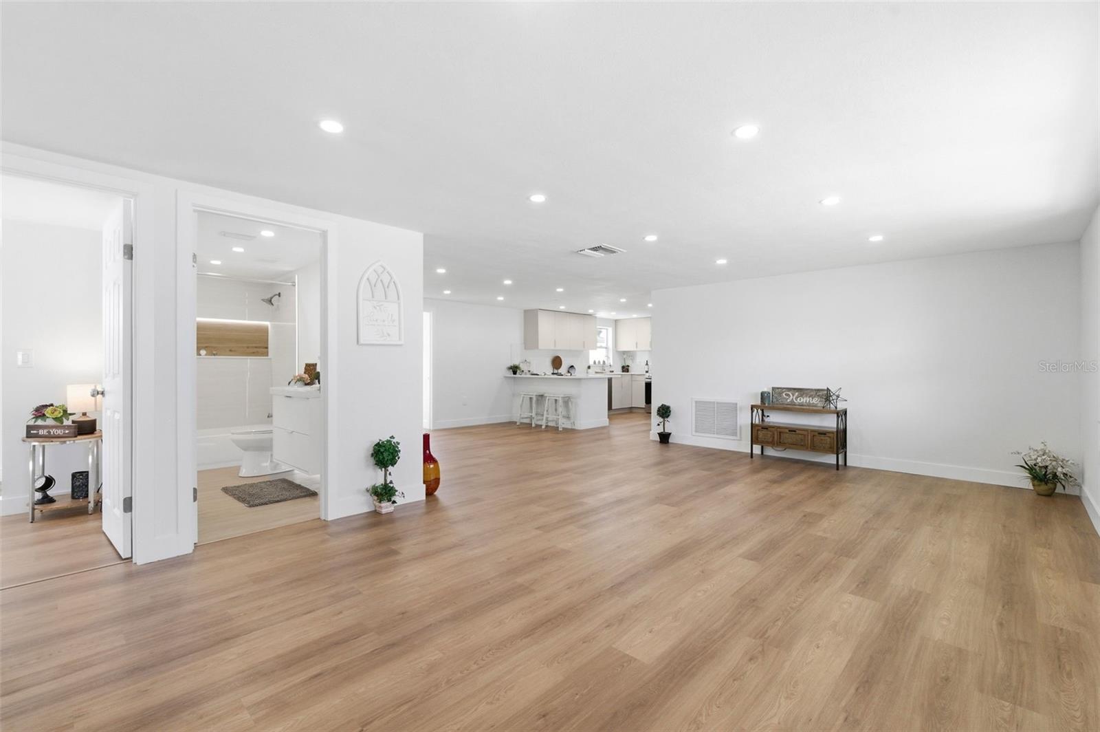 Image 10 of 86 For 5306 Palafox Drive