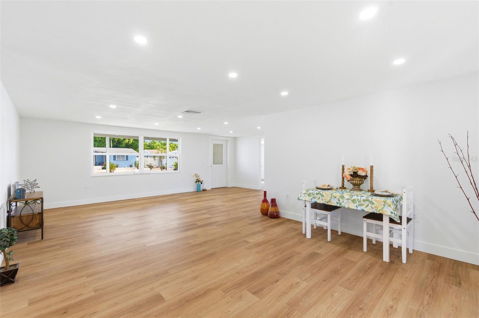 Image 15 of 86 For 5306 Palafox Drive