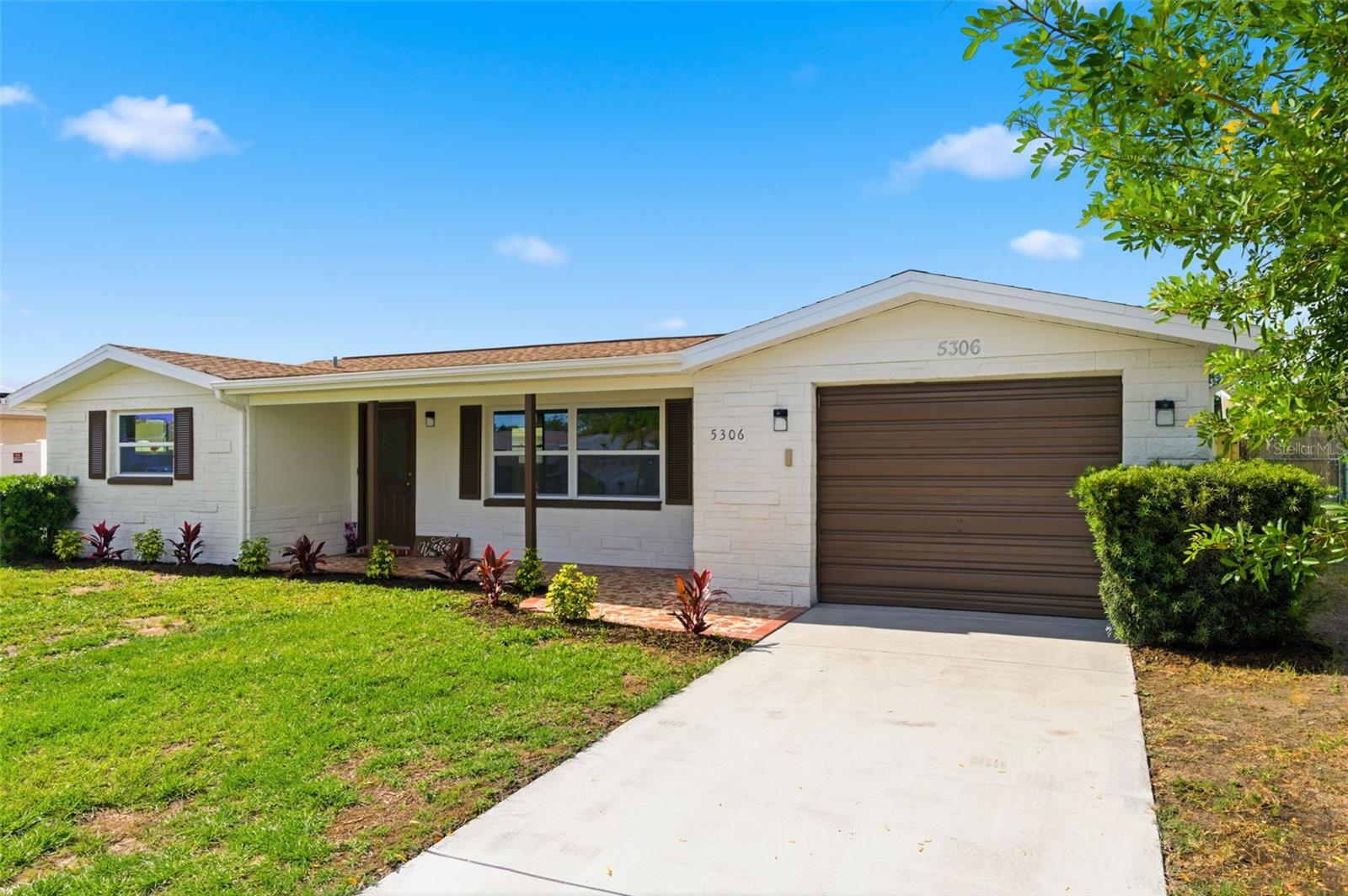 Image 4 of 86 For 5306 Palafox Drive