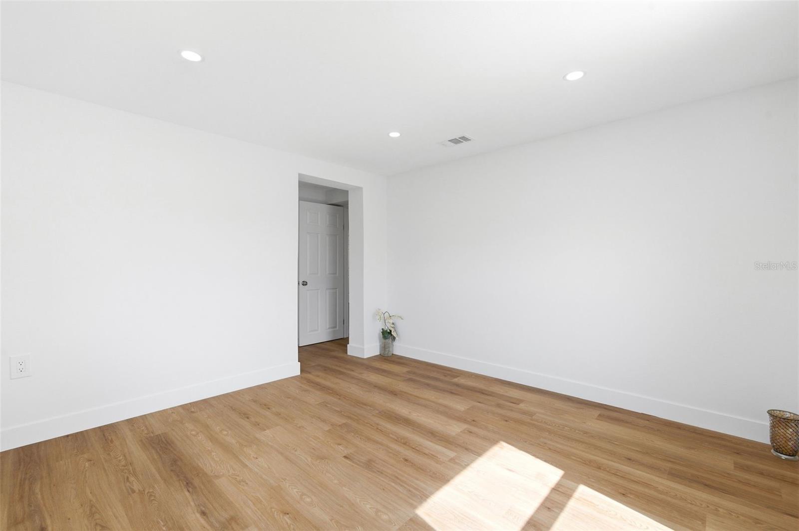 Image 43 of 86 For 5306 Palafox Drive