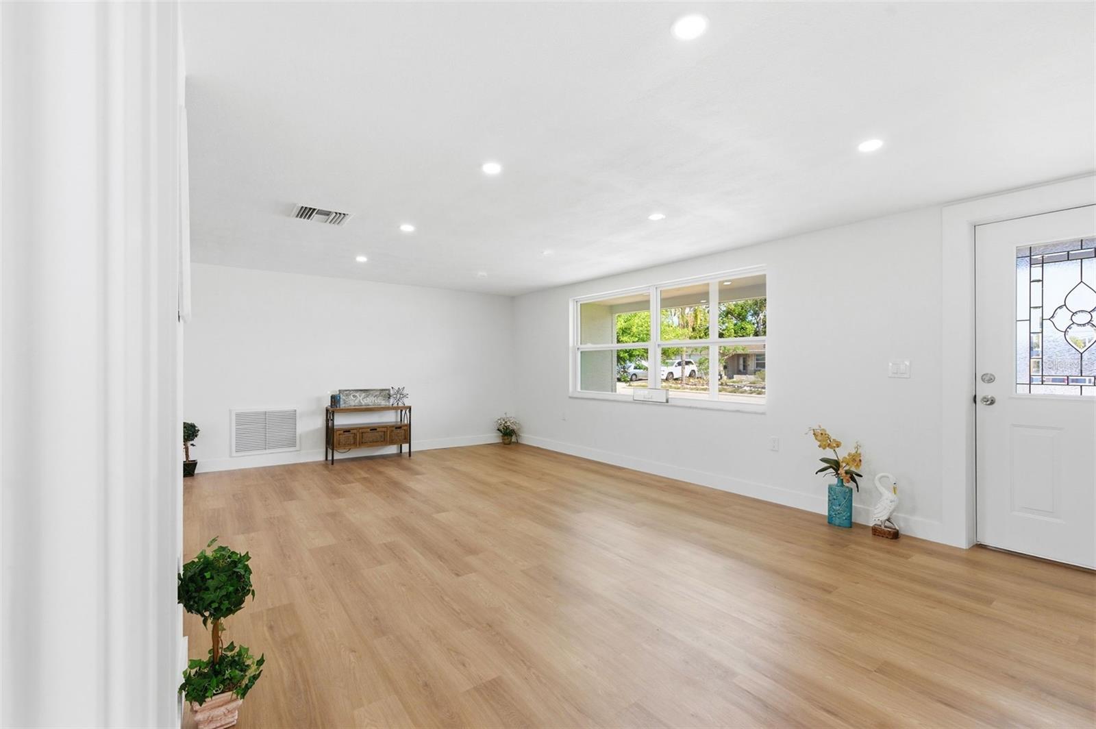 Image 9 of 86 For 5306 Palafox Drive
