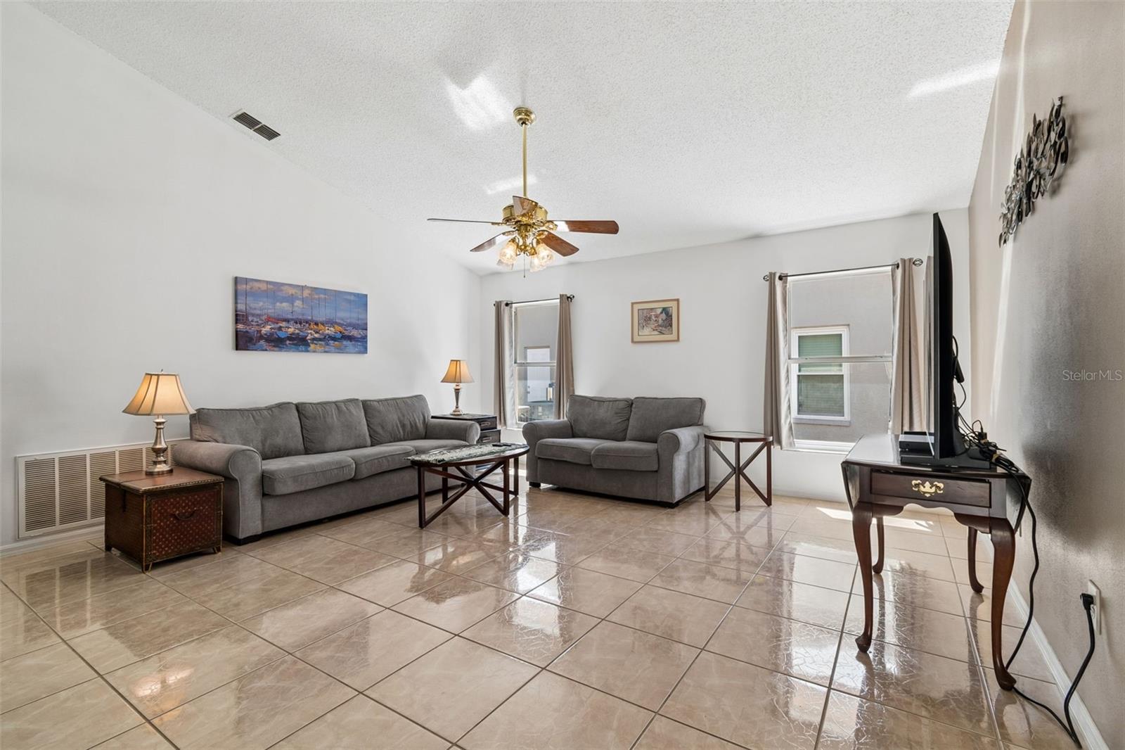 Image 20 of 35 For 907 Brittany Park Boulevard