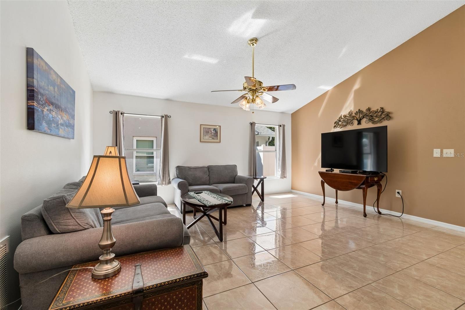 Image 21 of 35 For 907 Brittany Park Boulevard